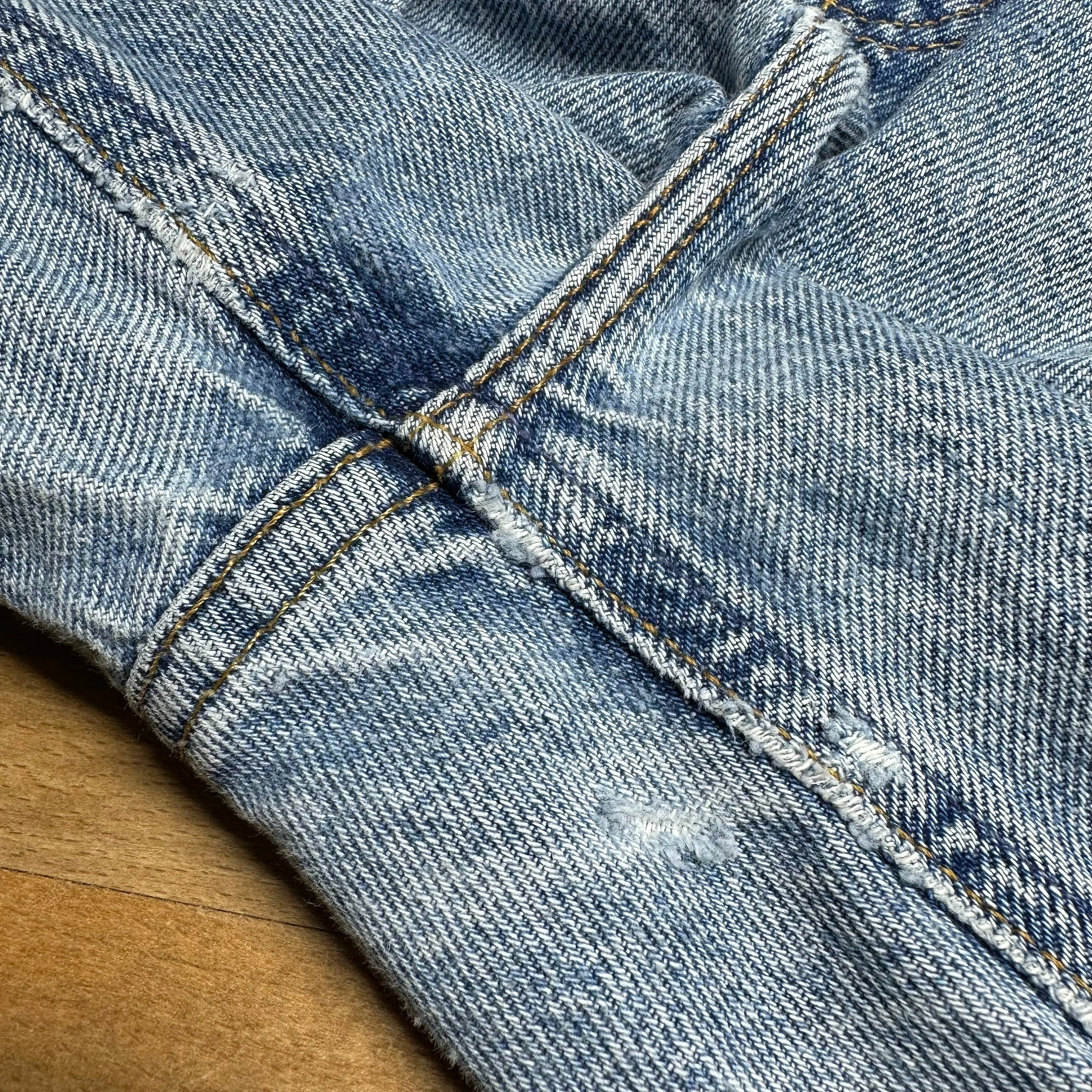 Medium 90s Gap High Waisted Mom Jeans 28"