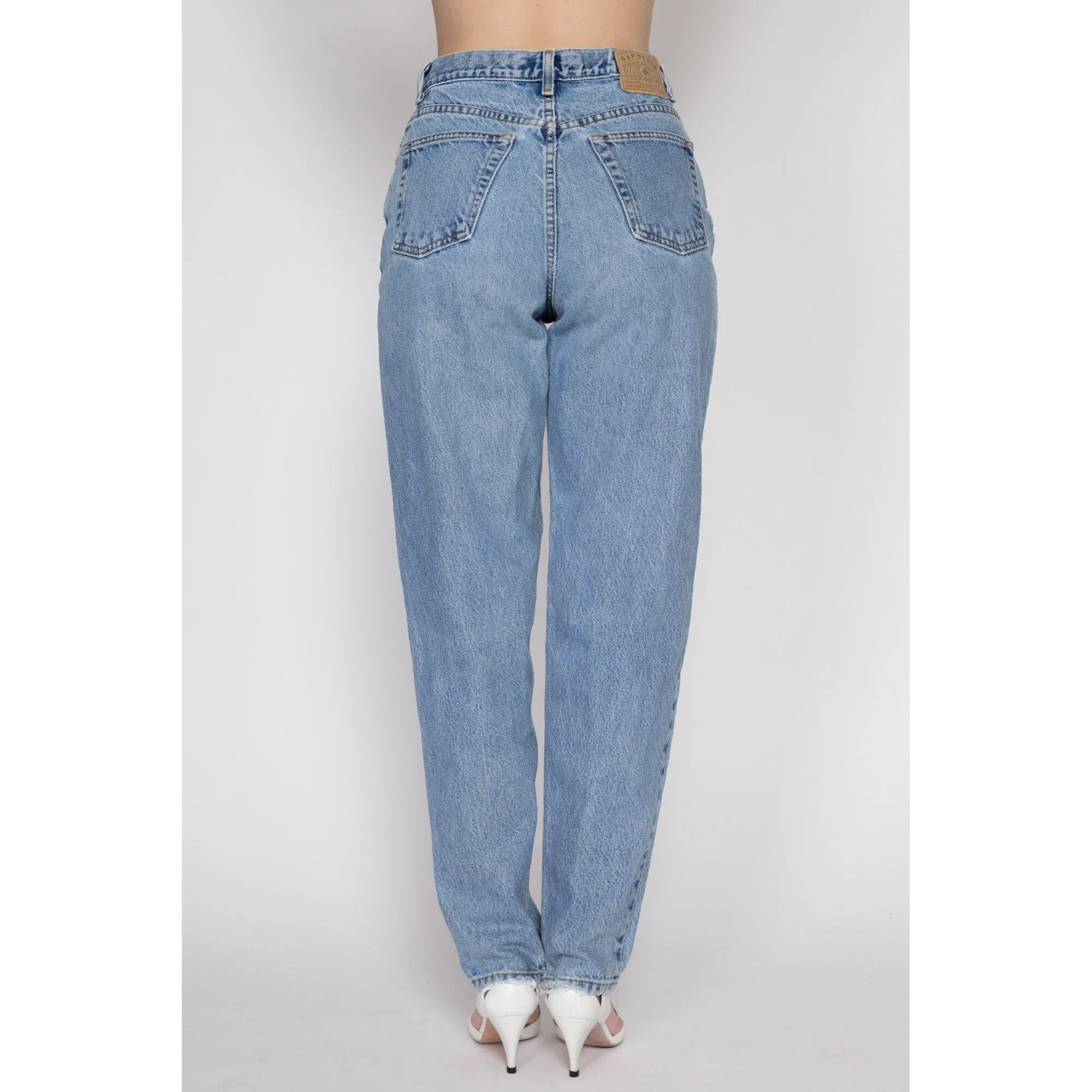 Medium 90s Gap High Waisted Mom Jeans 28"